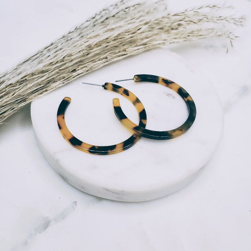 5 for $25 Tortoise Print Acrylic C Hoop Earrings - Picture 2 of 6